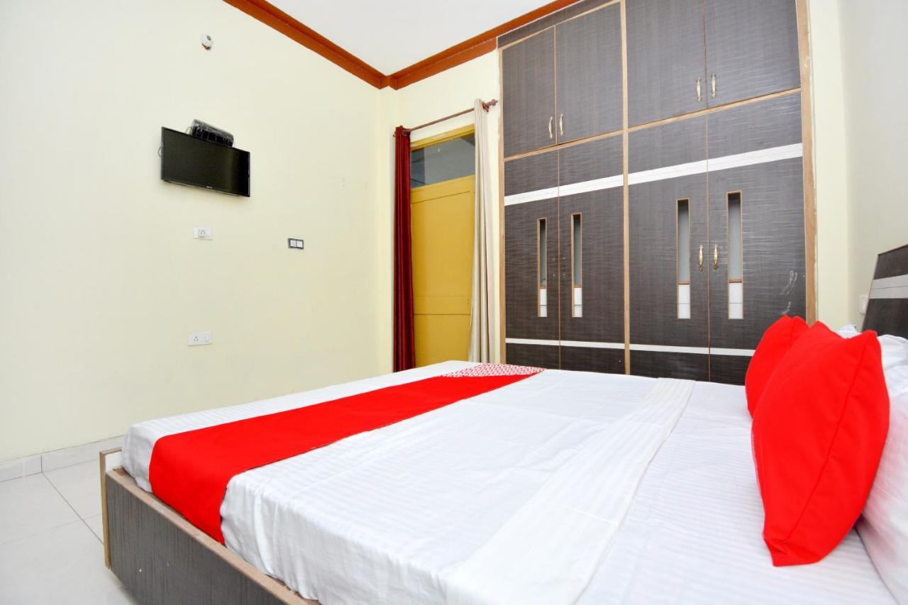 Oyo 40306 White House Hotel Jalandhar Esterno foto
