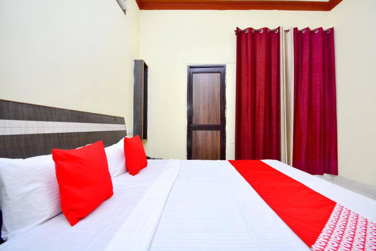 Oyo 40306 White House Hotel Jalandhar Esterno foto