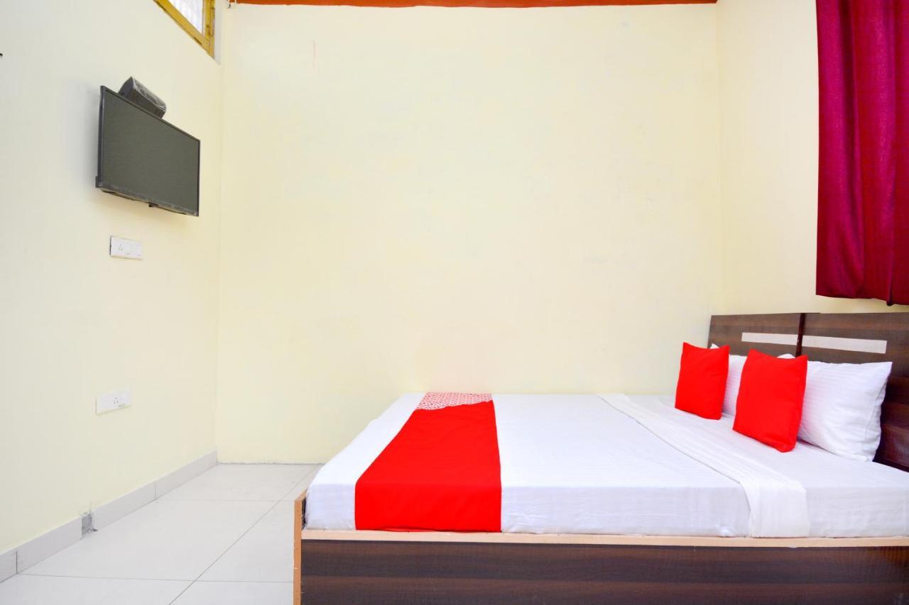 Oyo 40306 White House Hotel Jalandhar Esterno foto