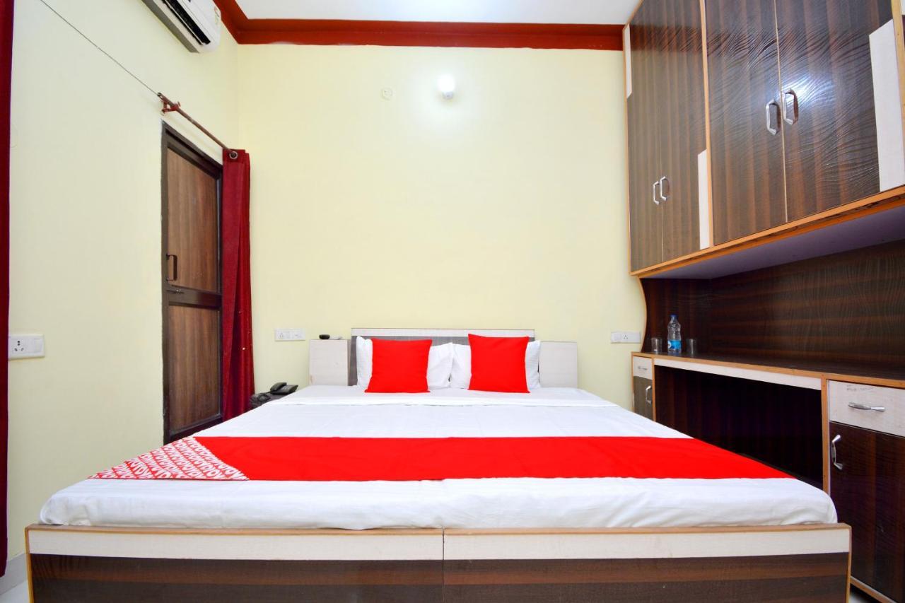 Oyo 40306 White House Hotel Jalandhar Esterno foto