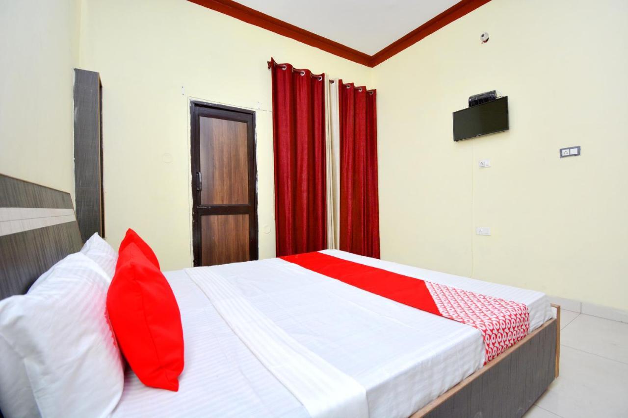 Oyo 40306 White House Hotel Jalandhar Esterno foto