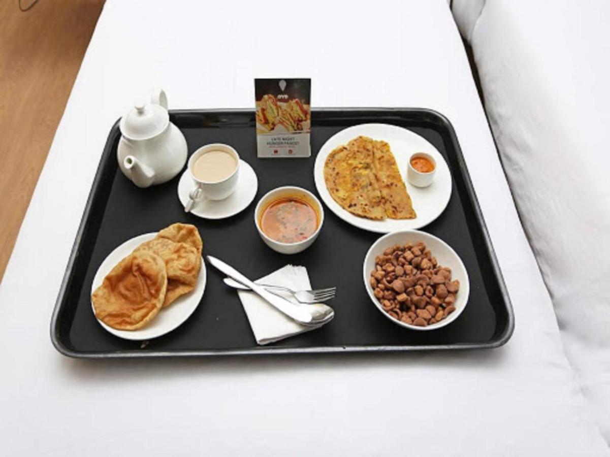 Oyo 40306 White House Hotel Jalandhar Esterno foto