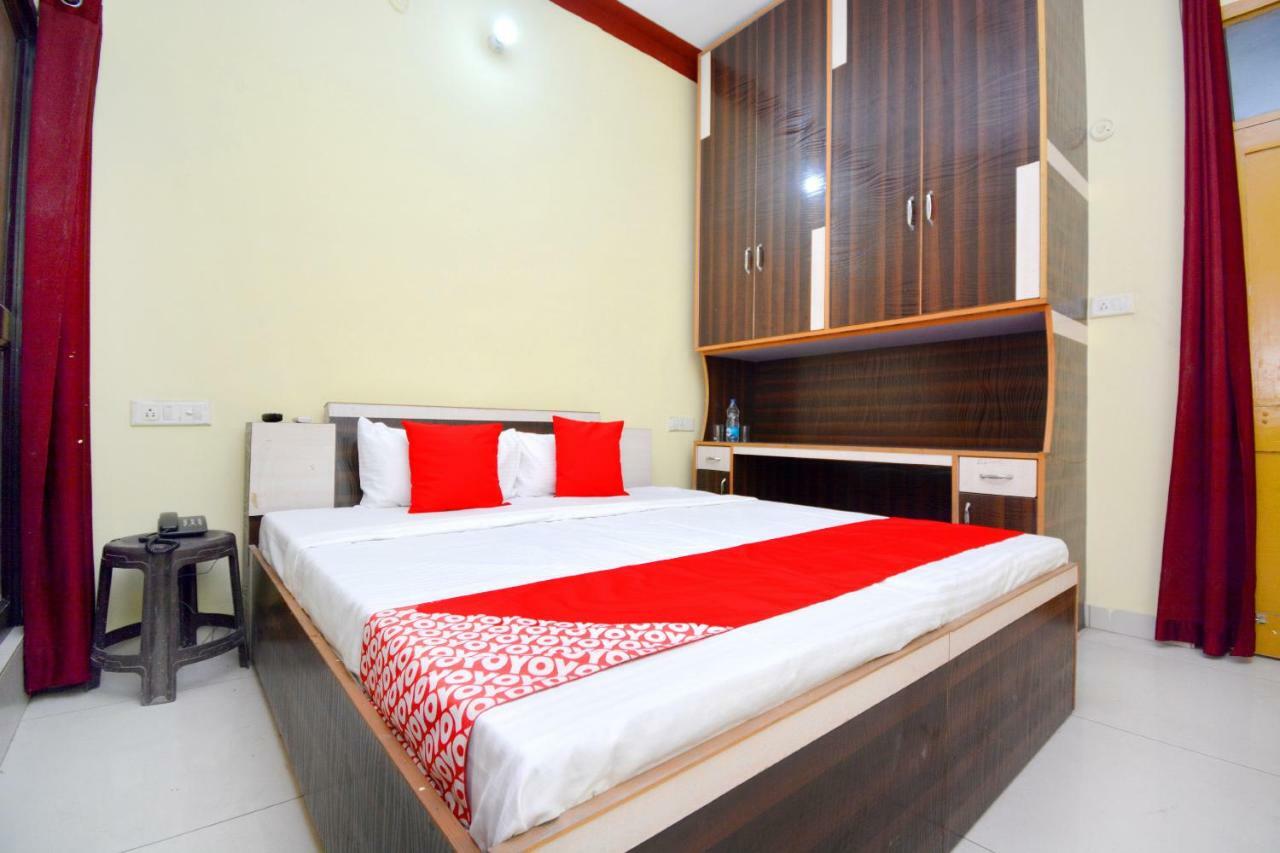 Oyo 40306 White House Hotel Jalandhar Esterno foto