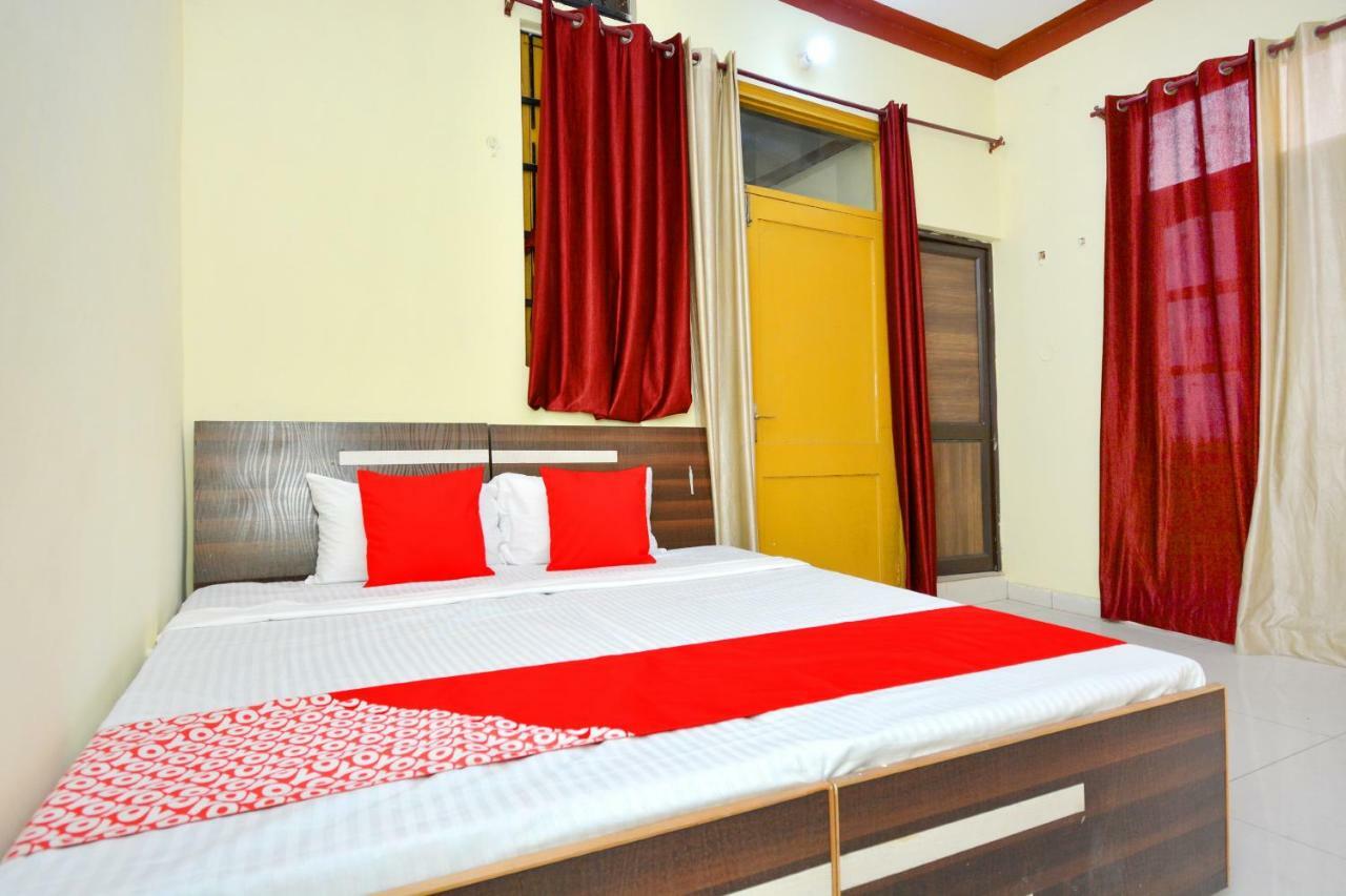 Oyo 40306 White House Hotel Jalandhar Esterno foto
