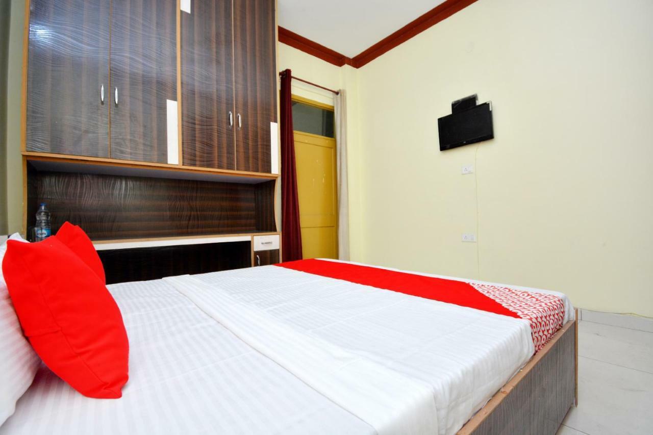 Oyo 40306 White House Hotel Jalandhar Esterno foto